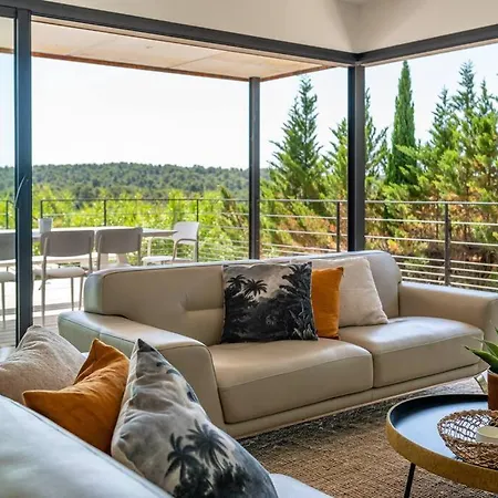 Bella Vista - Contemporary With Pool And Dominant Views Villa *