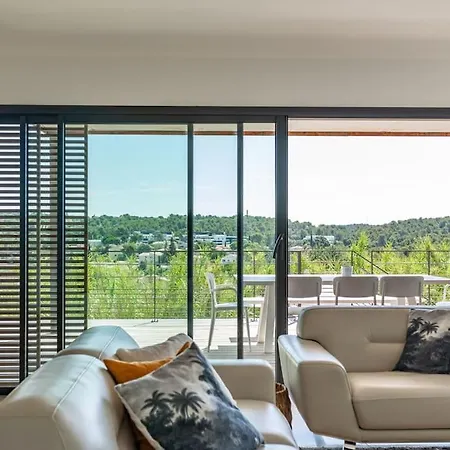 Bella Vista - Contemporary With Pool And Dominant Views * Saint-Gely-du-Fesc