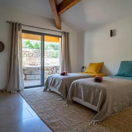 Bella Vista - Contemporary With Pool And Dominant Views *