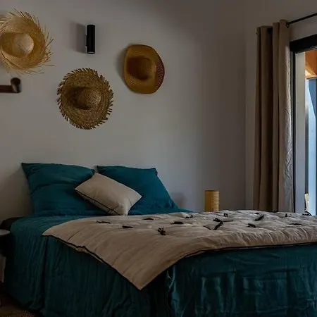 Bella Vista - Contemporary With Pool And Dominant Views Villa