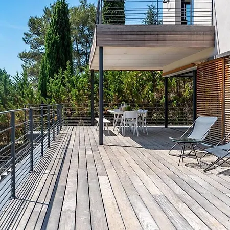 Bella Vista - Contemporary With Pool And Dominant Views Villa