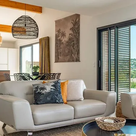 Bella Vista - Contemporary With Pool And Dominant Views *