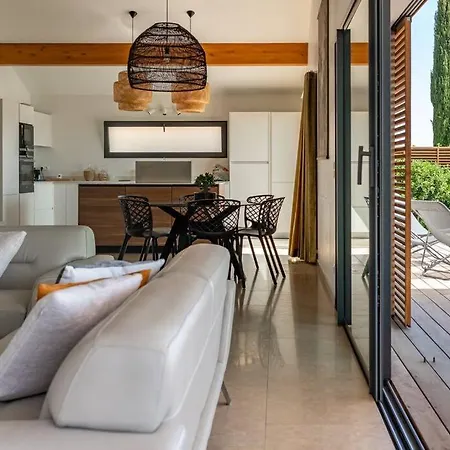 Bella Vista - Contemporary With Pool And Dominant Views * Saint-Gely-du-Fesc