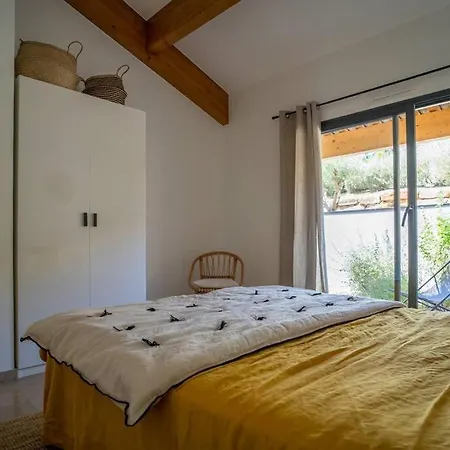 Bella Vista - Contemporary With Pool And Dominant Views Villa