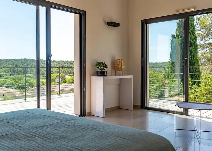 Bella Vista - Contemporary With Pool And Dominant Views *