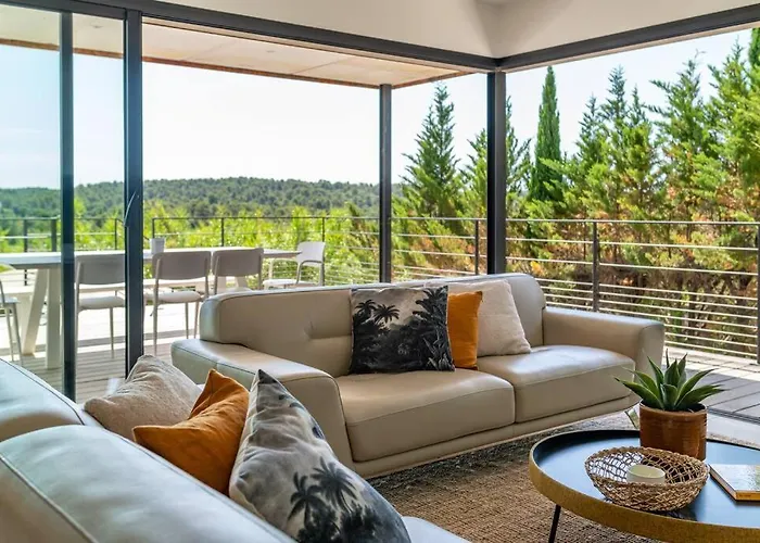 Bella Vista - Contemporary With Pool And Dominant Views Villa *