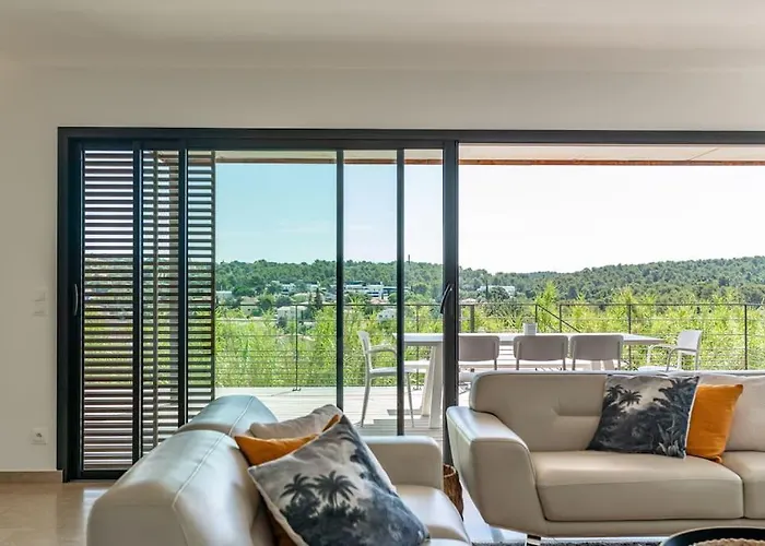 Bella Vista - Contemporary With Pool And Dominant Views * Saint-Gely-du-Fesc
