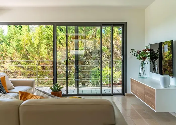 Bella Vista - Contemporary With Pool And Dominant Views * Saint-Gely-du-Fesc