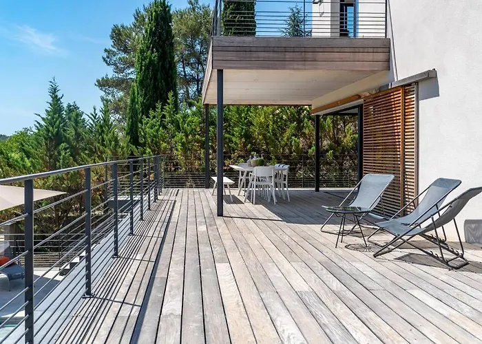 Bella Vista - Contemporary With Pool And Dominant Views Villa