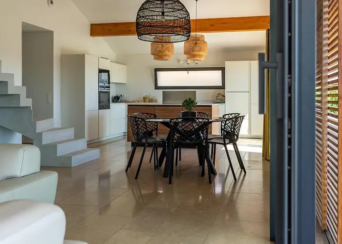 Bella Vista - Contemporary With Pool And Dominant Views * Saint-Gely-du-Fesc