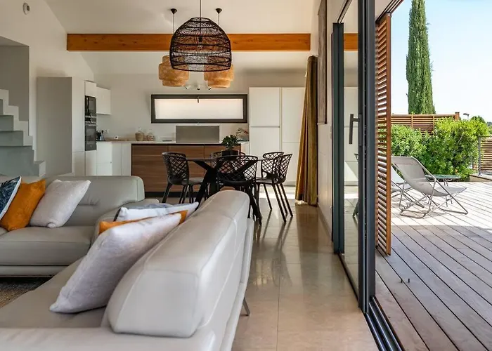 Bella Vista - Contemporary With Pool And Dominant Views * Saint-Gely-du-Fesc
