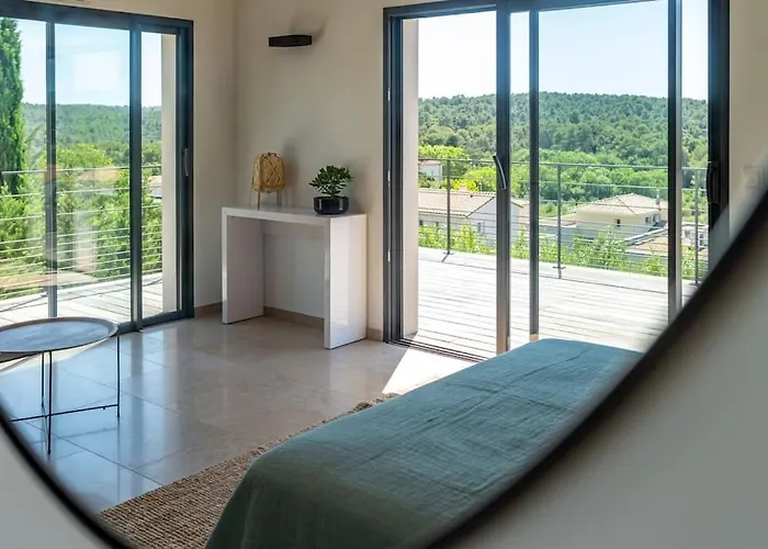 Bella Vista - Contemporary With Pool And Dominant Views