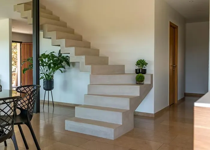 Bella Vista - Contemporary With Pool And Dominant Views Villa *